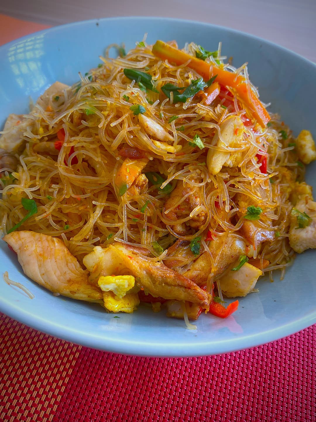 CHICKEN SINGAPORE NOODLES